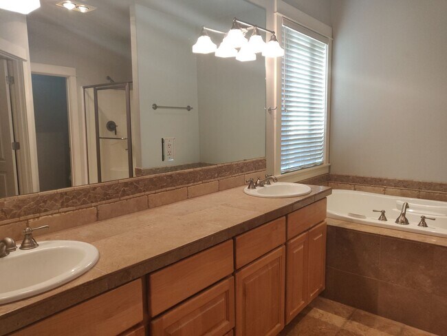 Building Photo - Stunning 4x2 with all bedrooms on the main...