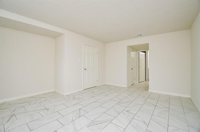Building Photo - 11818 Spring Grove Dr