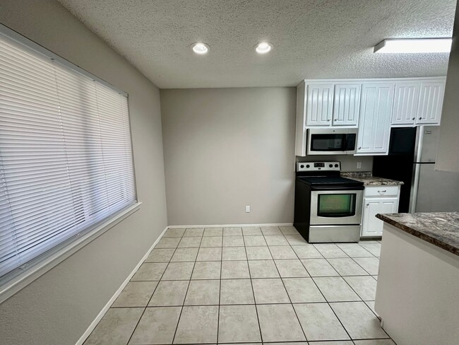 Building Photo - 2-Bedroom 2-Bathroom Condo Close to Baylor...