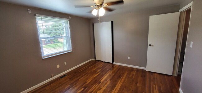 Building Photo - Two Bedroom Townhouse