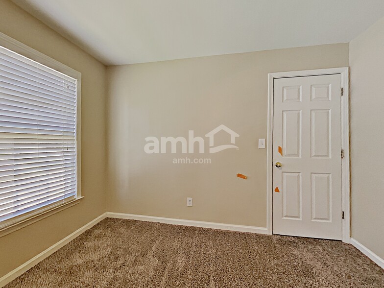 Building Photo - 590 Oxford Crest Ct NW