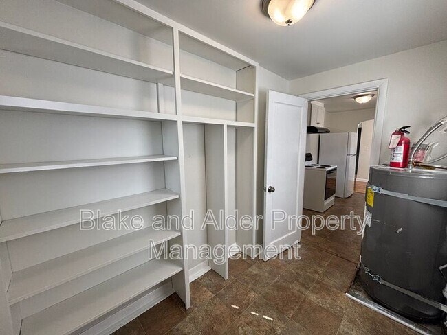 Building Photo - 656 Breys Ave NE