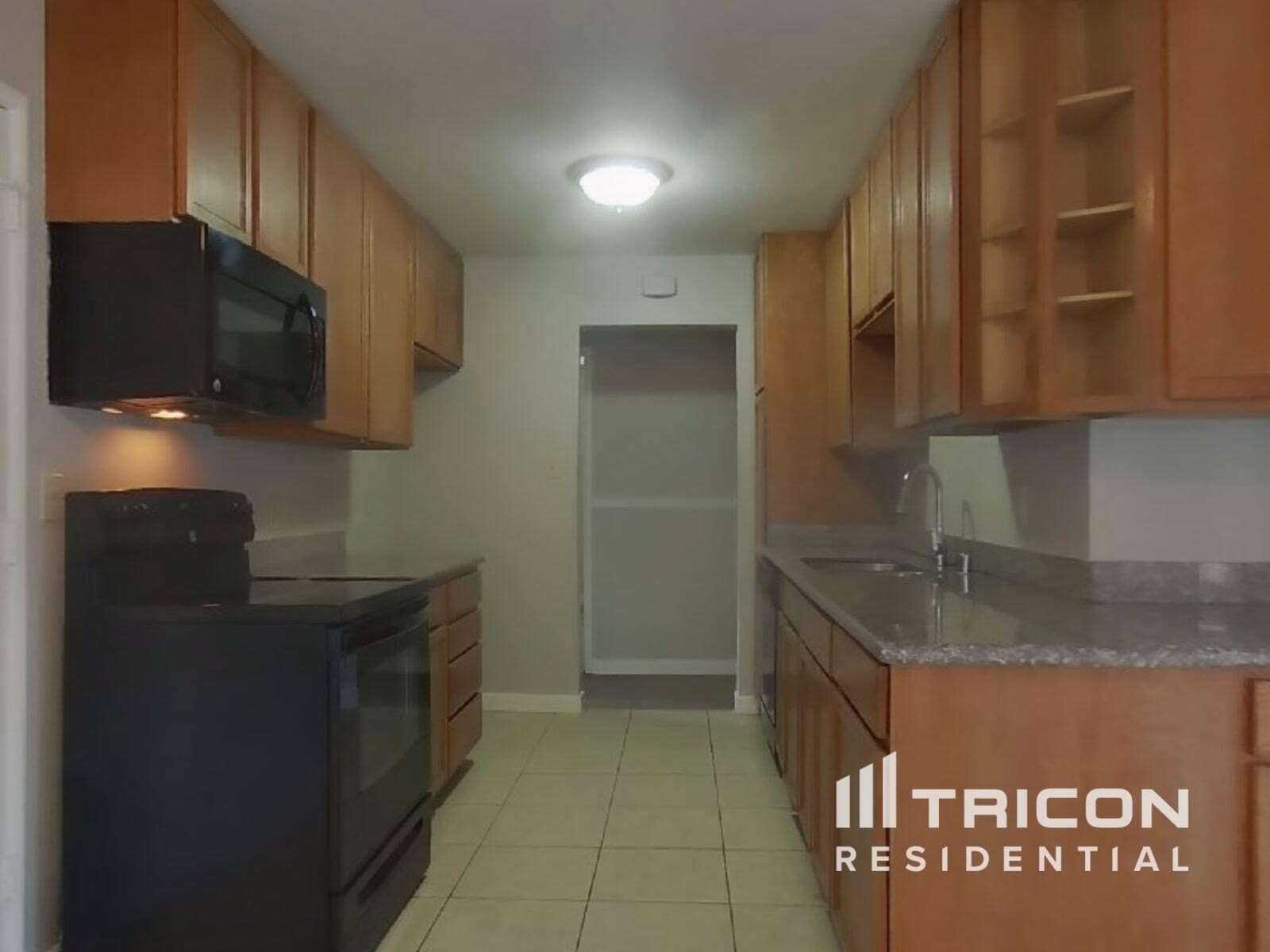 Building Photo - 372 Hopkins Dr