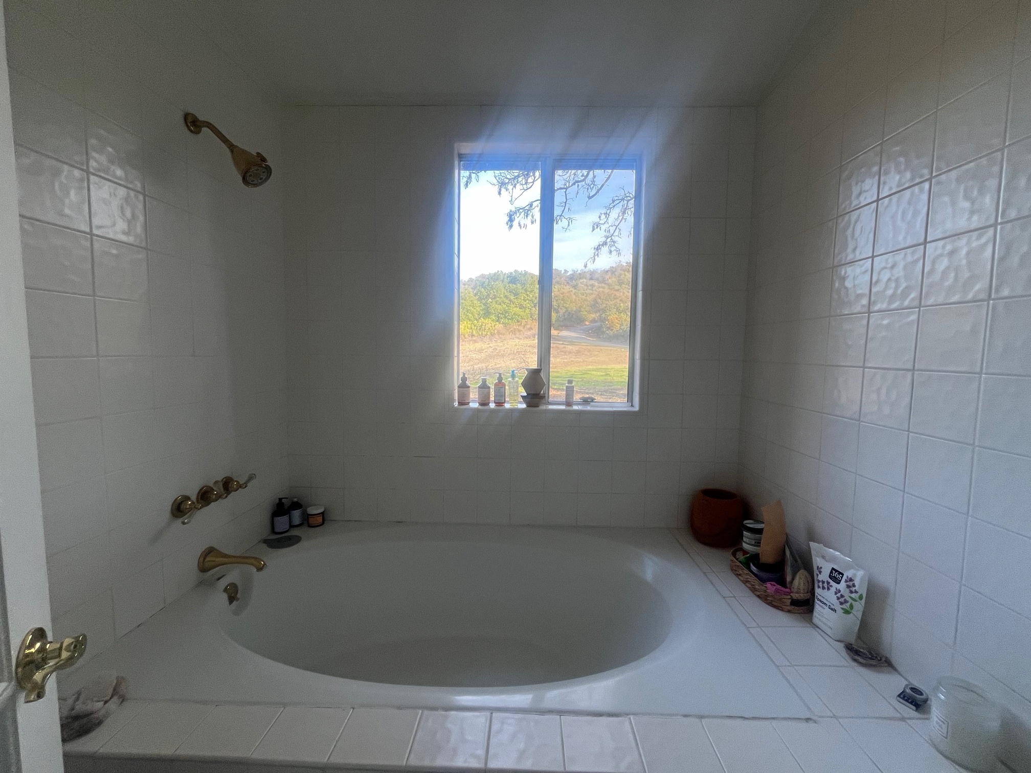 Master bath with large tub - 1108 Rosario Dr