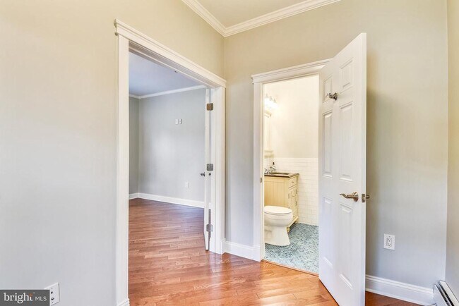 Building Photo - 214 E Monroe Ave