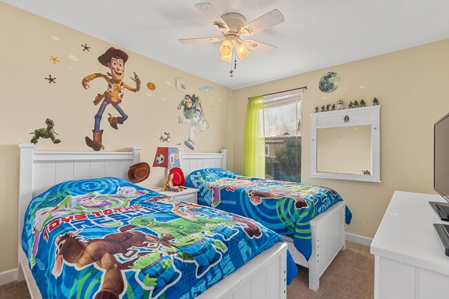 Bedroom 5 - 1463 Myrtlewood St