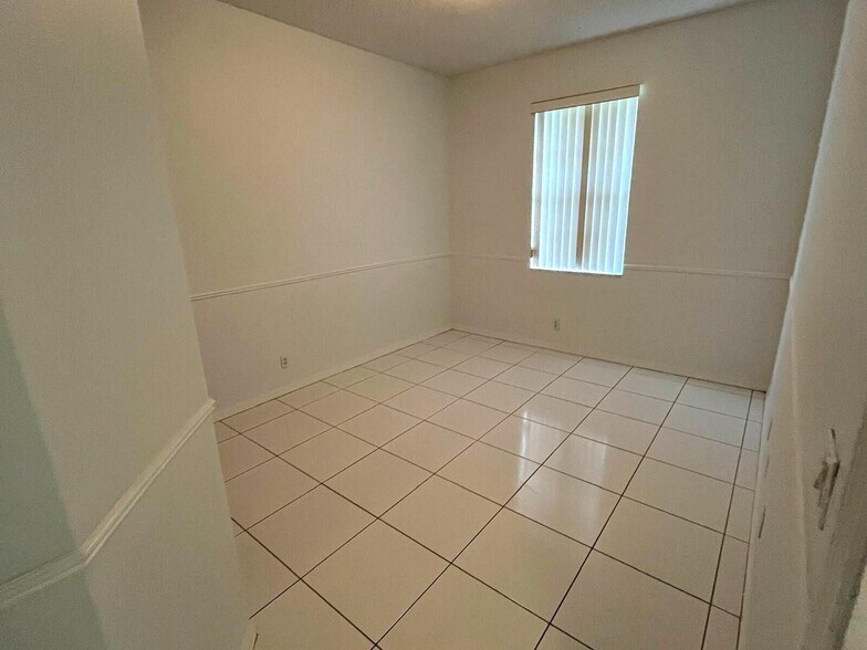 Building Photo - 3166 Via Poinciana