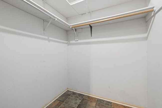 Building Photo - Happiness on Harcourt!