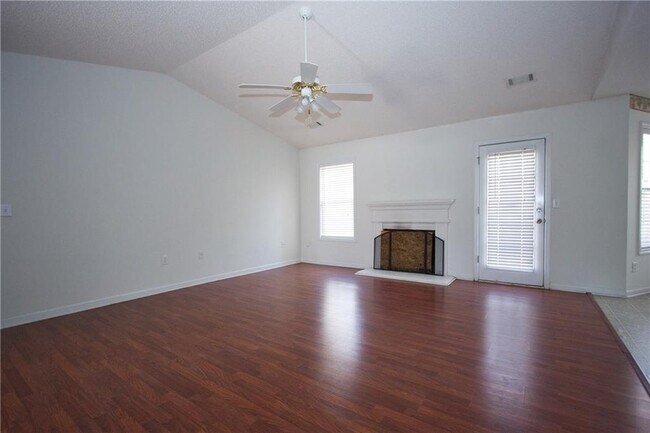 Building Photo - 2804 James Henry Dr