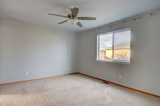 Building Photo - 5-Bedroom Home with Primary Bedroom on Main Floor