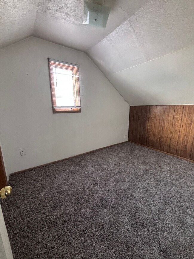 Building Photo - 2 Bedroom House!