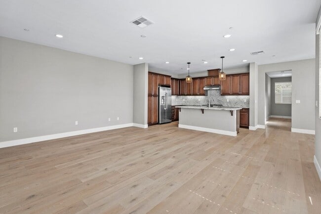 Building Photo - 118 Bonano Ln