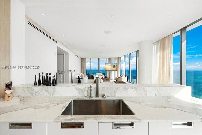 Building Photo - 15701 Collins Ave