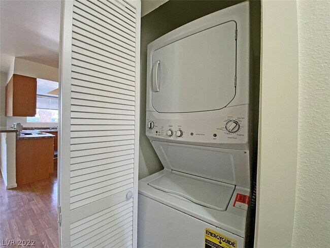 Building Photo - 7300 W Pirates Cove Rd