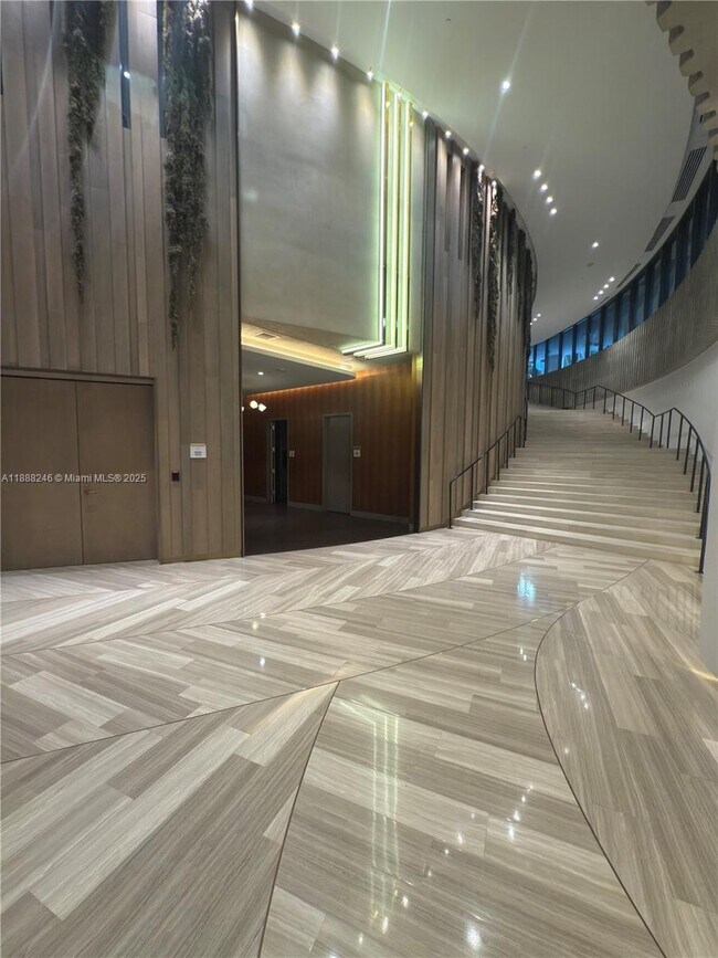 Building Photo - 2831 S Bayshore Dr