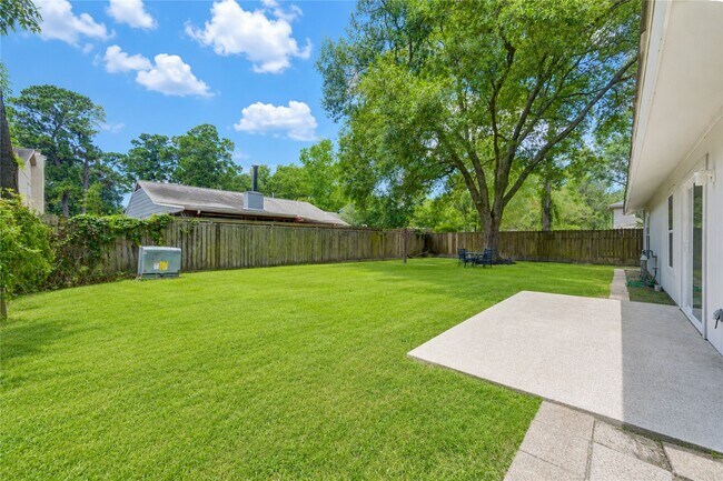 Building Photo - 2114 River Village Dr