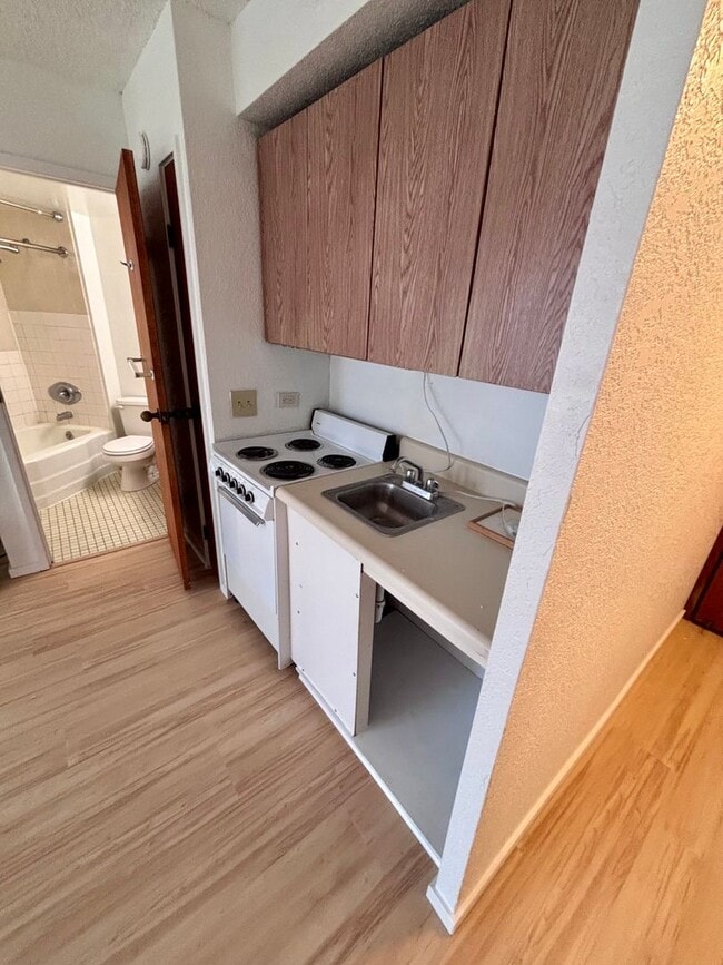 Building Photo - Available now: A studio 1 bath at Liliuokalani Gardens
