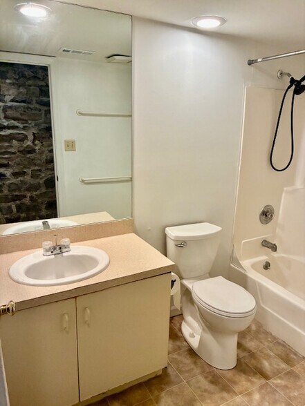 Building Photo - 2336 S 9th St