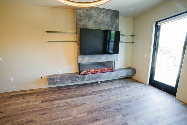 Building Photo - Rhine House Lofts