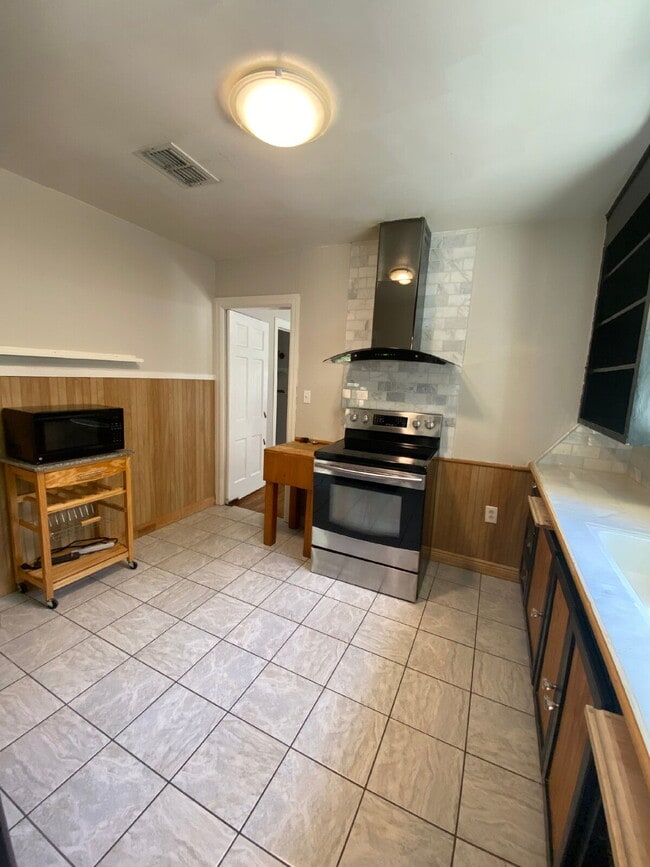 Building Photo - Beautiful 3 bedroom 2 bath home in Tech Terrace