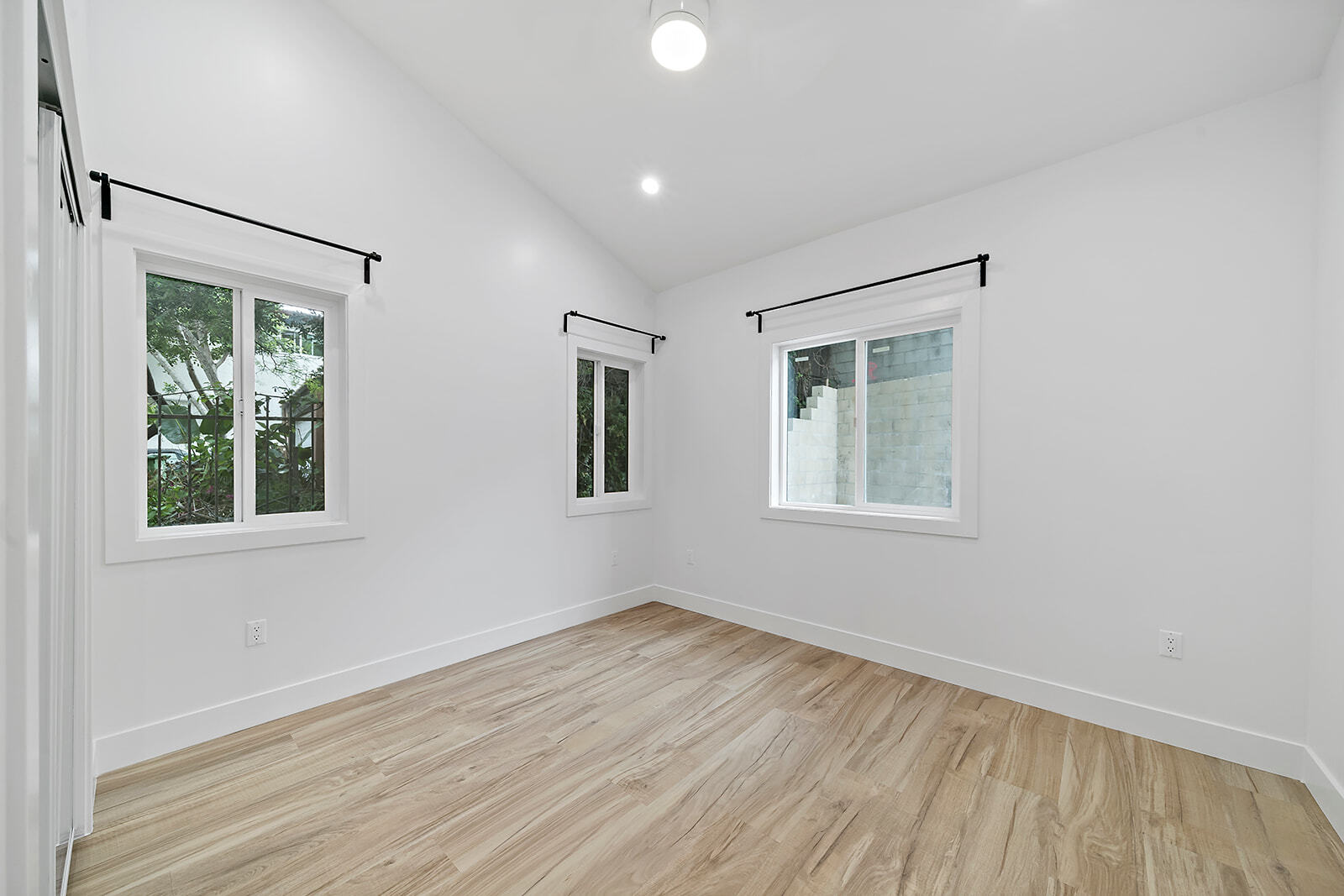 Building Photo - 2616 Glendale Blvd