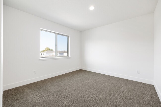 Building Photo - 1162 S Underwood Pl