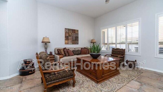 Building Photo - 1883 E Dava Dr