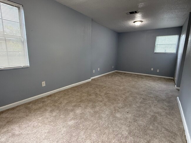 Building Photo - 2739 King Cole Dr