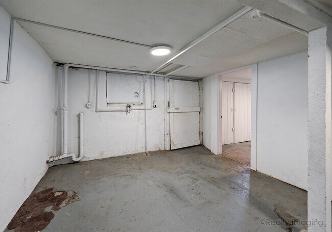 Building Photo - 6015-6017 SE 99th Ave