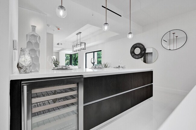 Building Photo - 3040 N Ocean Blvd