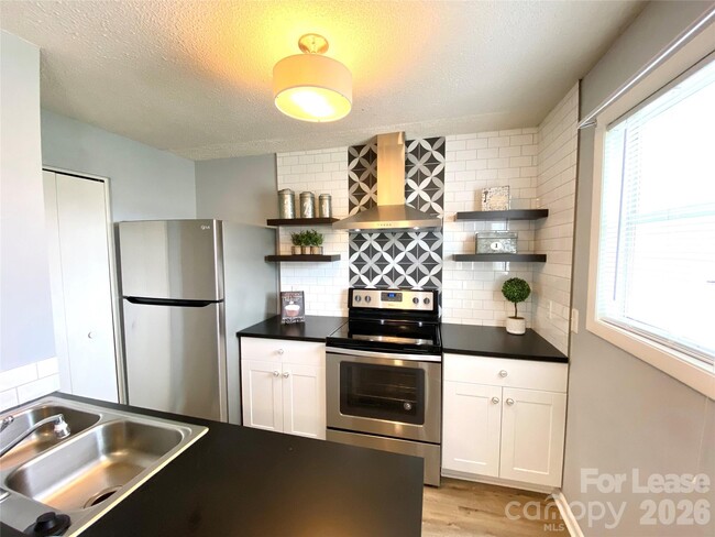 Building Photo - 1931 Lancer Ct