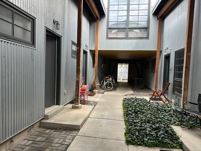 Building Photo - Condo