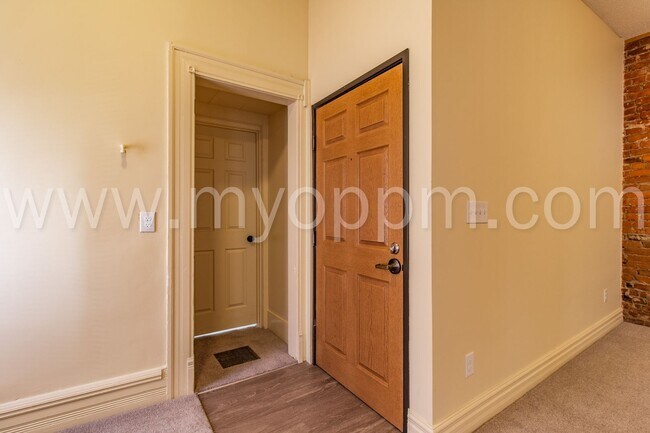 Building Photo - 1146 S 32nd St