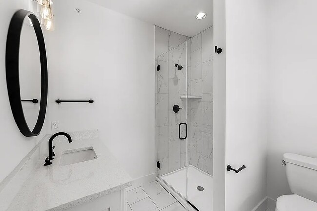 Building Photo - 801 Vickery Dr