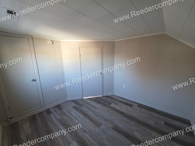 Building Photo - 1533 John St