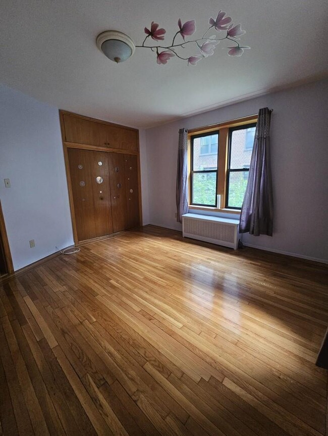 Building Photo - 42-20 Kissena Blvd