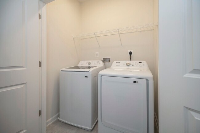Building Photo - 325 Crab Apple Dr