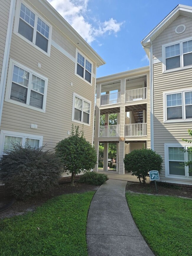Building Photo - NEW LISTING!!!!!