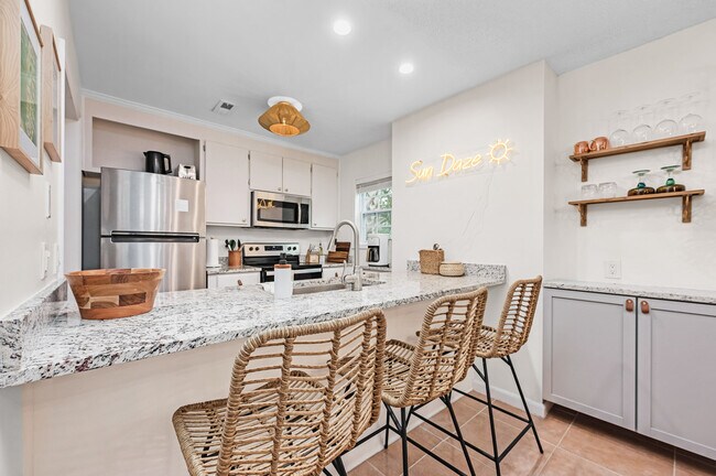 Building Photo - 17462 Front Beach Rd