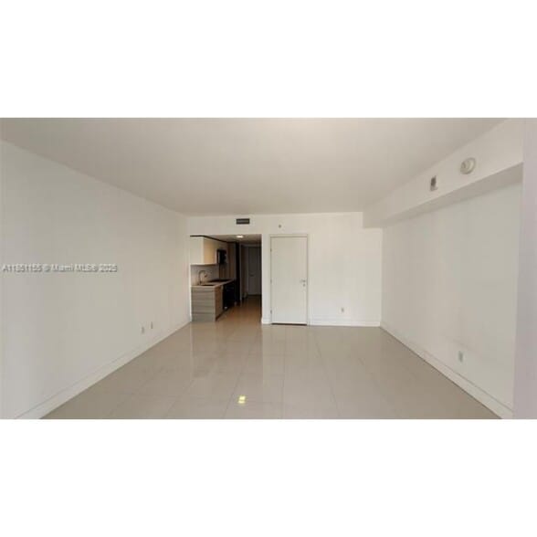 Building Photo - 1300 Brickell Bay Dr