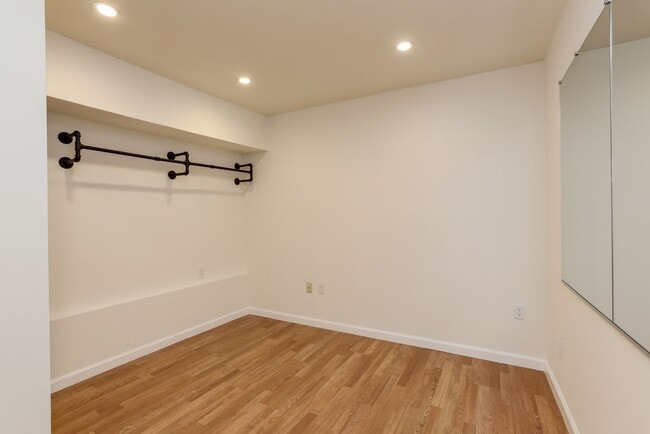 Building Photo - 5 Bed / 2 Bath home in Outer Richmond near...