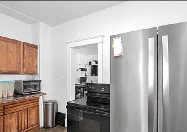 Building Photo - 1318 Division St