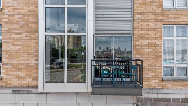 Building Photo - 2121 S Kinnickinnic Ave