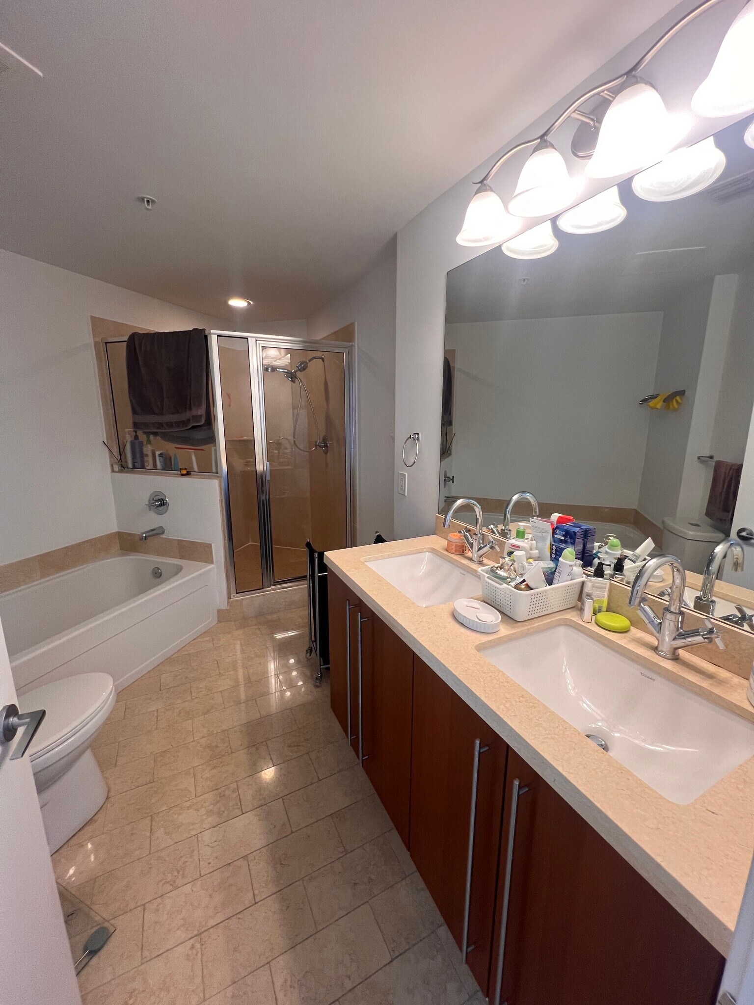Master suite bathroom - 1111 SW 1st Ave