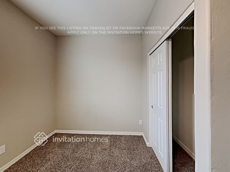 Building Photo - 994 S 202nd Ln