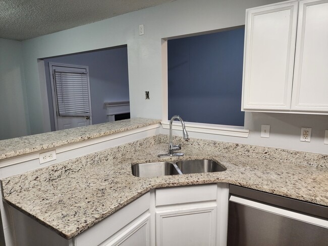 Building Photo - 2378 Charleston Pointe SE