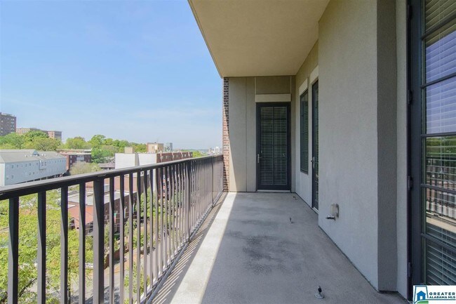 Building Photo - 2600 Highland Ave