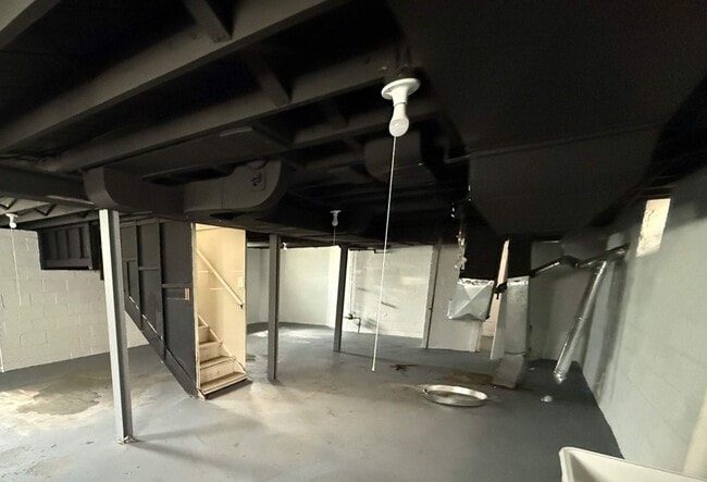 Building Photo - Renovated Single-Family Home – We Welcome ...