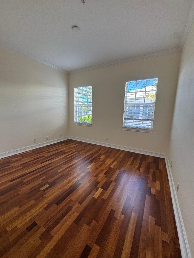 Building Photo - 304 W Mallory Cir