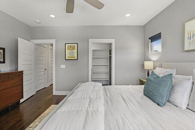 Building Photo - Completely furnished 4BR/2.5BA with fully ...